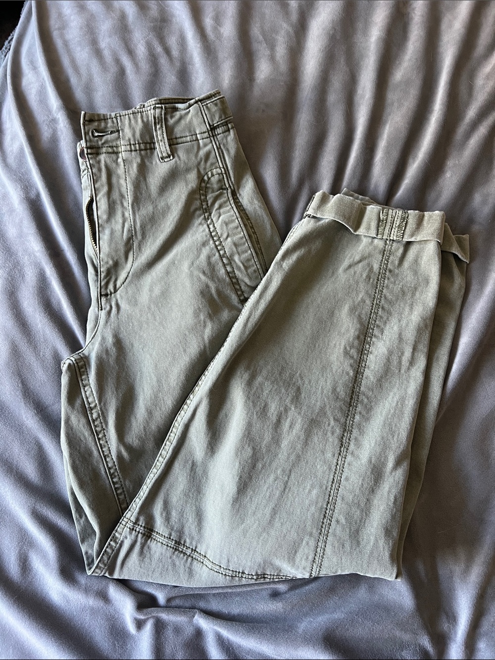 Old Navy Women's Chinos in Light Olive Green
